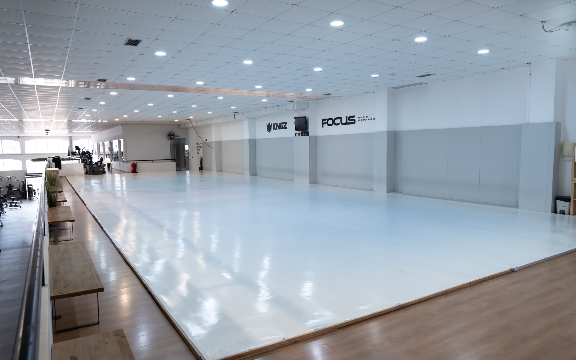 Área principal de tatami da Focus Jiu-Jitsu Headquarters